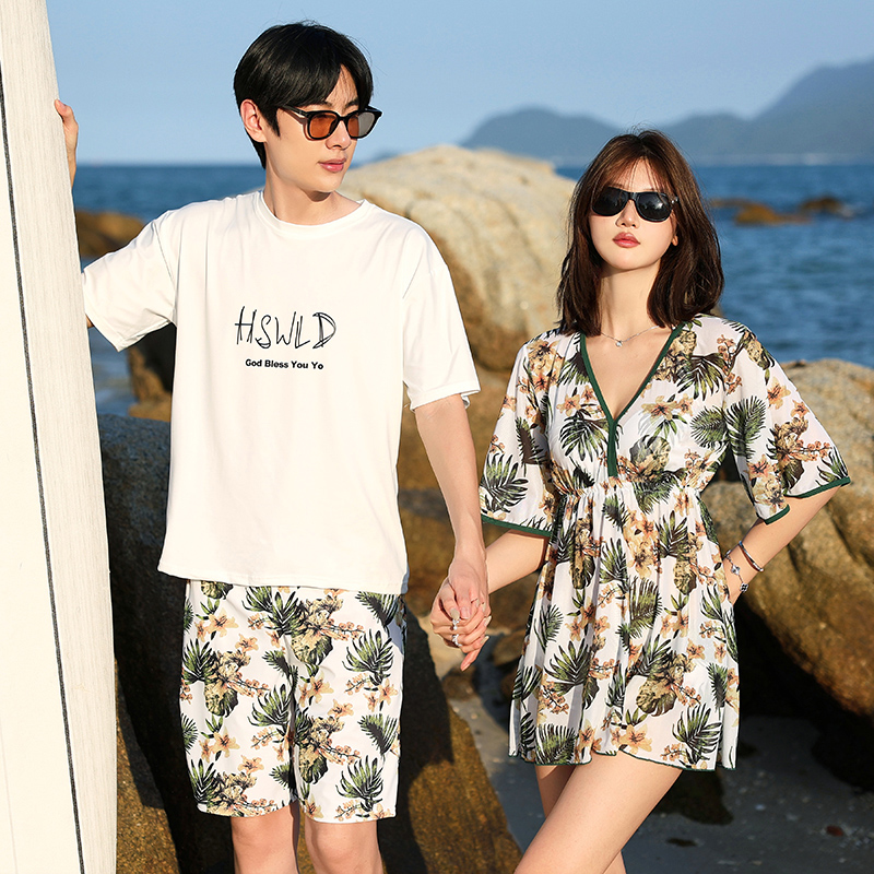 情侣泳衣女夏比基尼三件套聚拢遮肚显瘦保守网红风男女度假游泳装