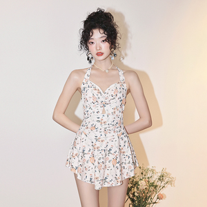 游泳衣女夏季2023新款爆款纯欲风连体保守显瘦遮肚高级感性感泳装