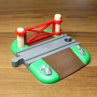 正品散货 BRIO带栏杆的农场闸口 兼容HAPE 米兔木质轨道