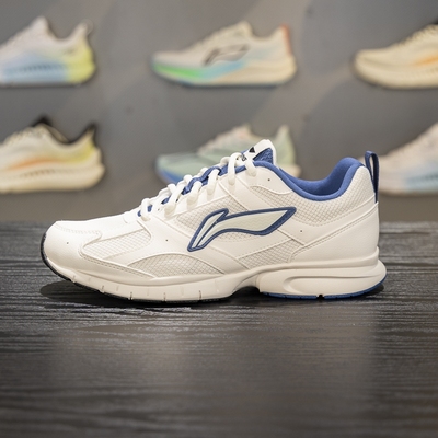 李宁男子跑鞋减震回弹