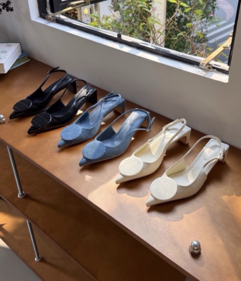 StarKeLa2026尖头牛仔布粗高跟一字扣后空包头凉鞋女圆片浅口单鞋