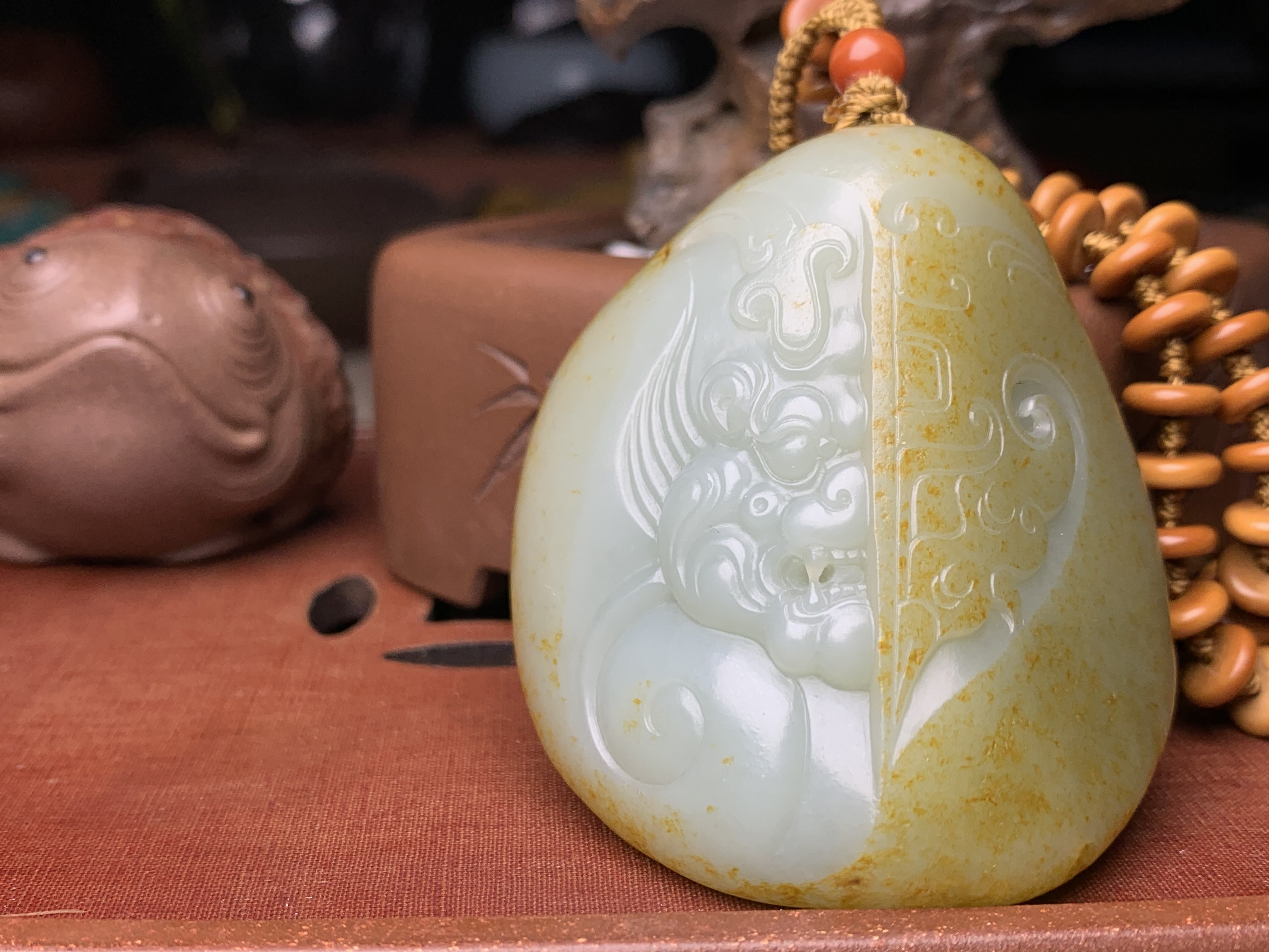 新疆和田籽玉 籽料 原石 洒金皮独籽 饕餮兽面纹 手把件