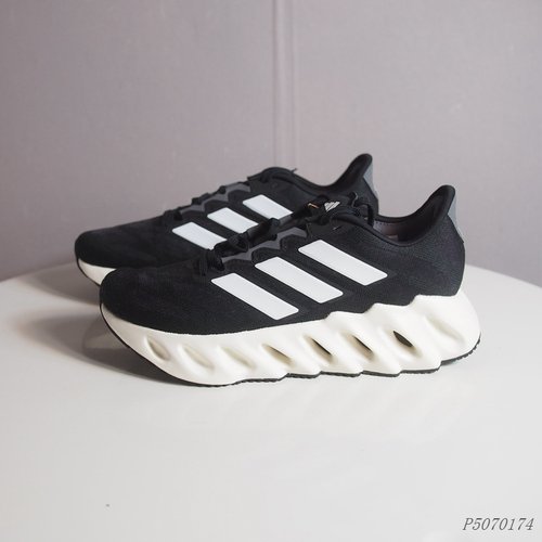 增高鞋底大约2cm镂空透气运动鞋