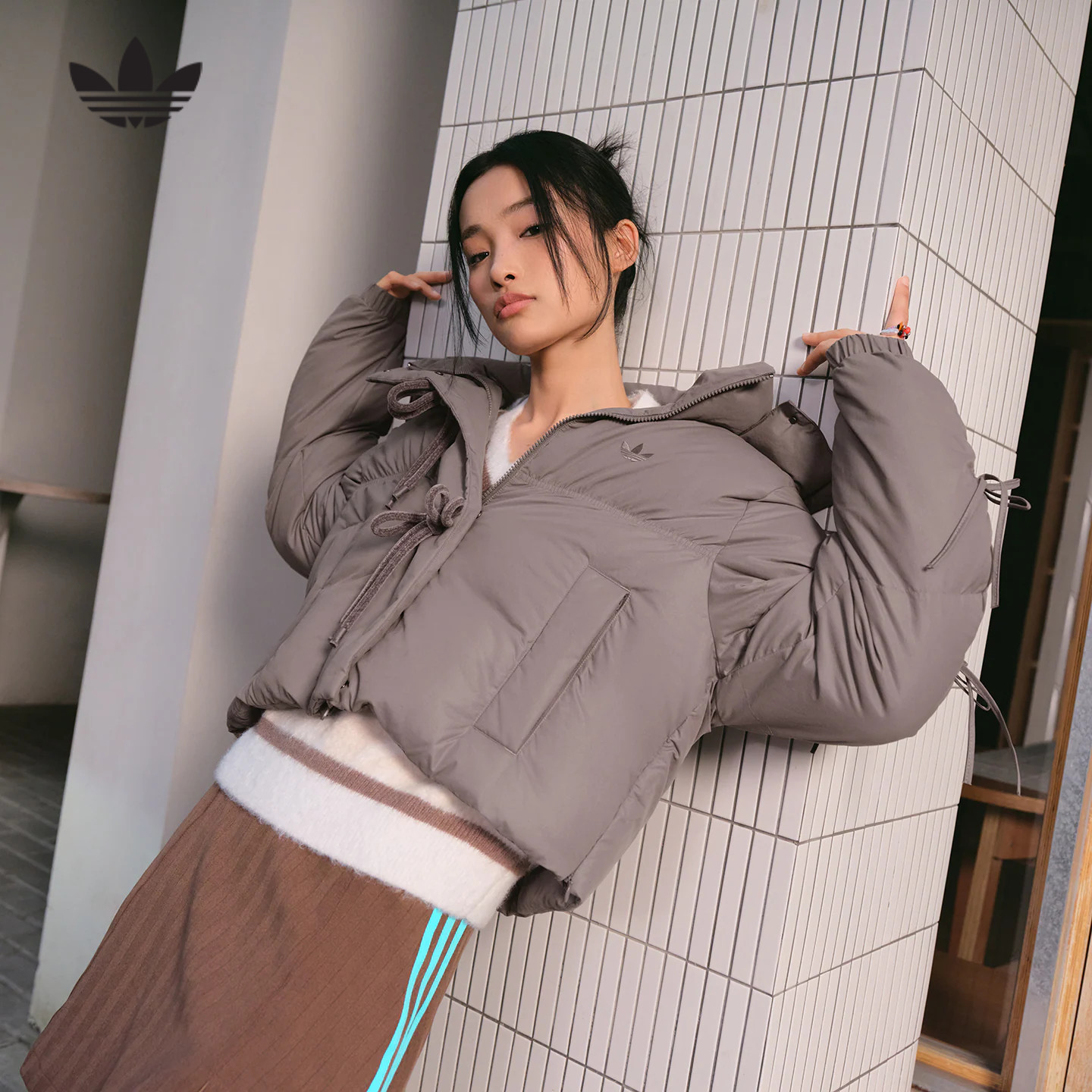 adidas阿迪达斯三叶草鸭绒连帽羽绒服冬蝴蝶结女外套夹克KC2