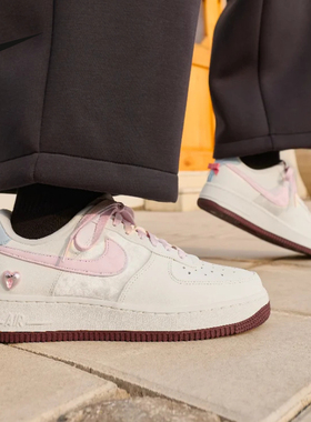 Nike耐克女鞋情人节限定空军一号运动鞋AF1粉白色板鞋IQ4937-161