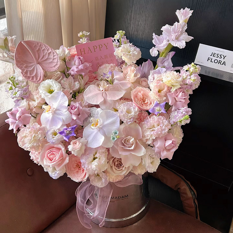 粉色系玫瑰抱抱桶花束郁金香蝴蝶鲜花速递(同城)