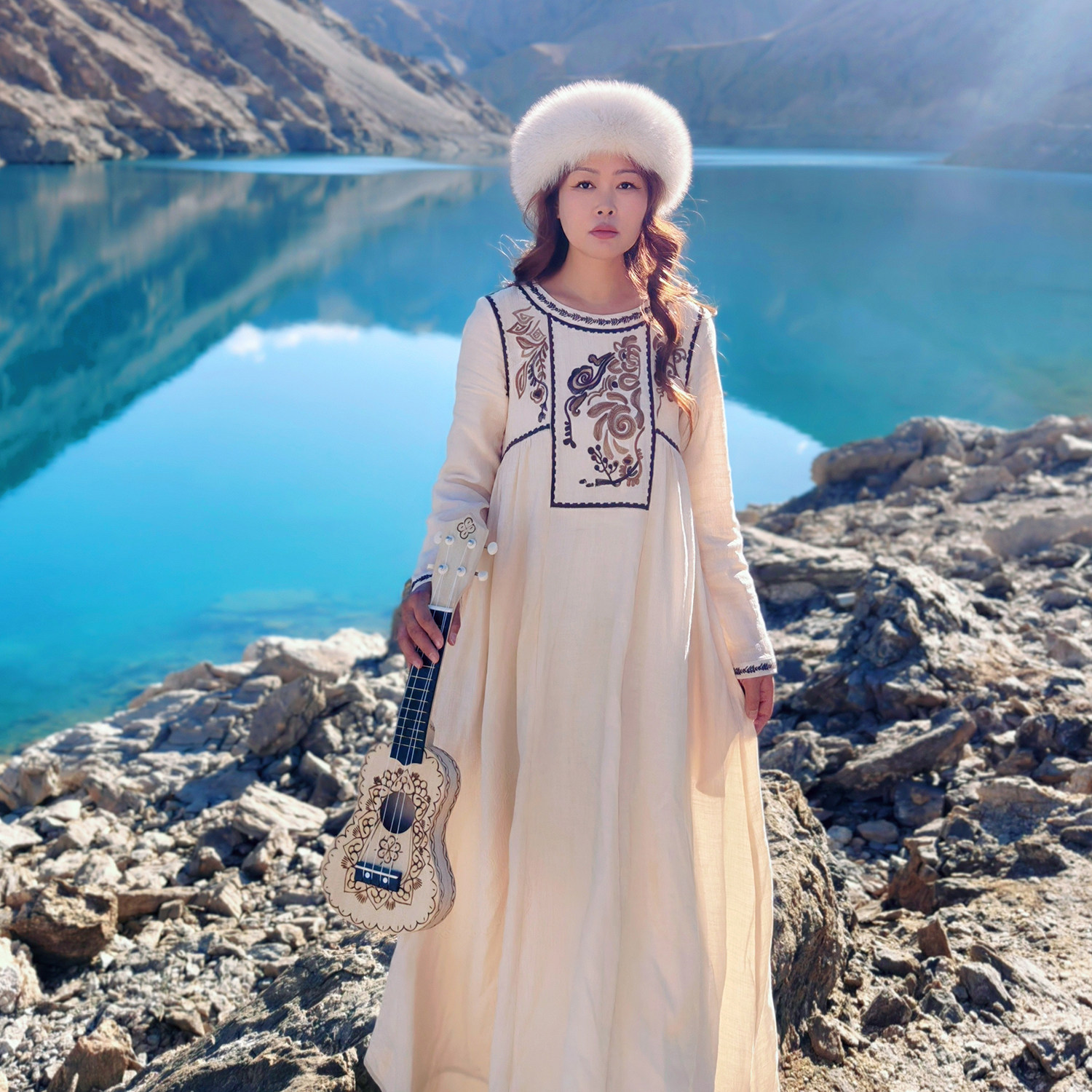 【董艺旅行穿搭】岩画刺绣民族风连衣裙新疆青海云南旅行长袖裙