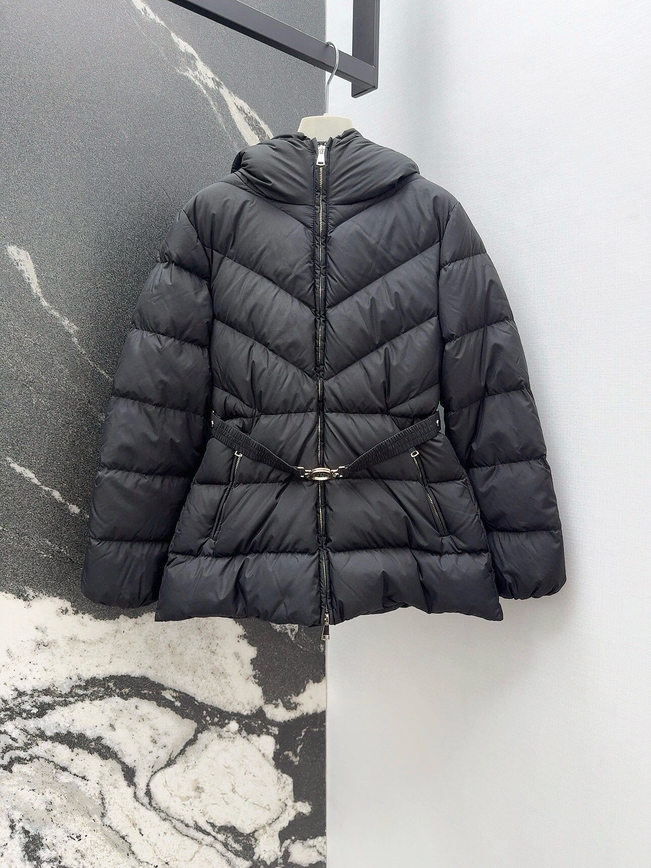 2025冬中长款上衣女洋气羽绒服收腰款保暖连帽夹克外套