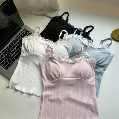 纯欲风蕾丝边拼接针织吊带背心