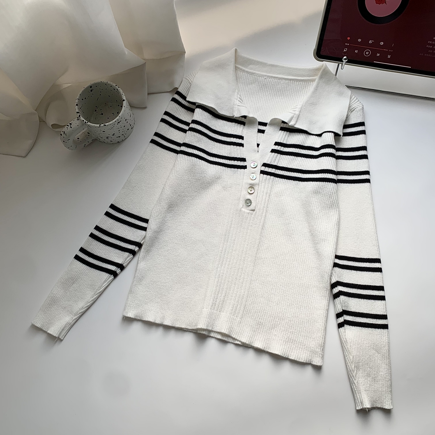 白色V领条纹针织衫长袖T恤女2025秋冬穿搭修身内搭单穿打底小上衣