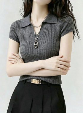 深灰色翻领坑条纹短袖针织衫女2026夏季新款紧身显身材内搭打底衫
