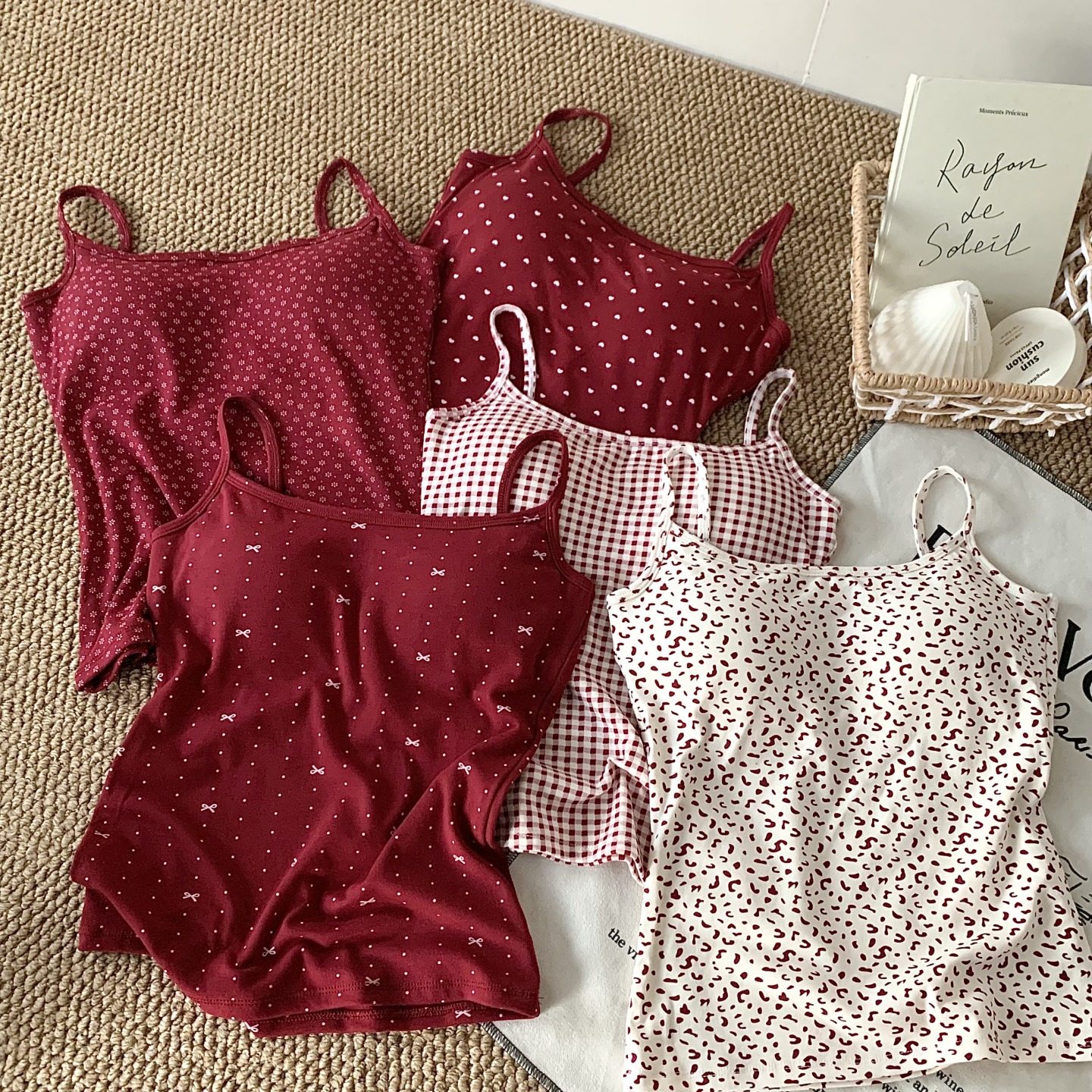 辣舞家2026本命年红色碎花波点保暖吊带女带胸垫修身内搭打底背心