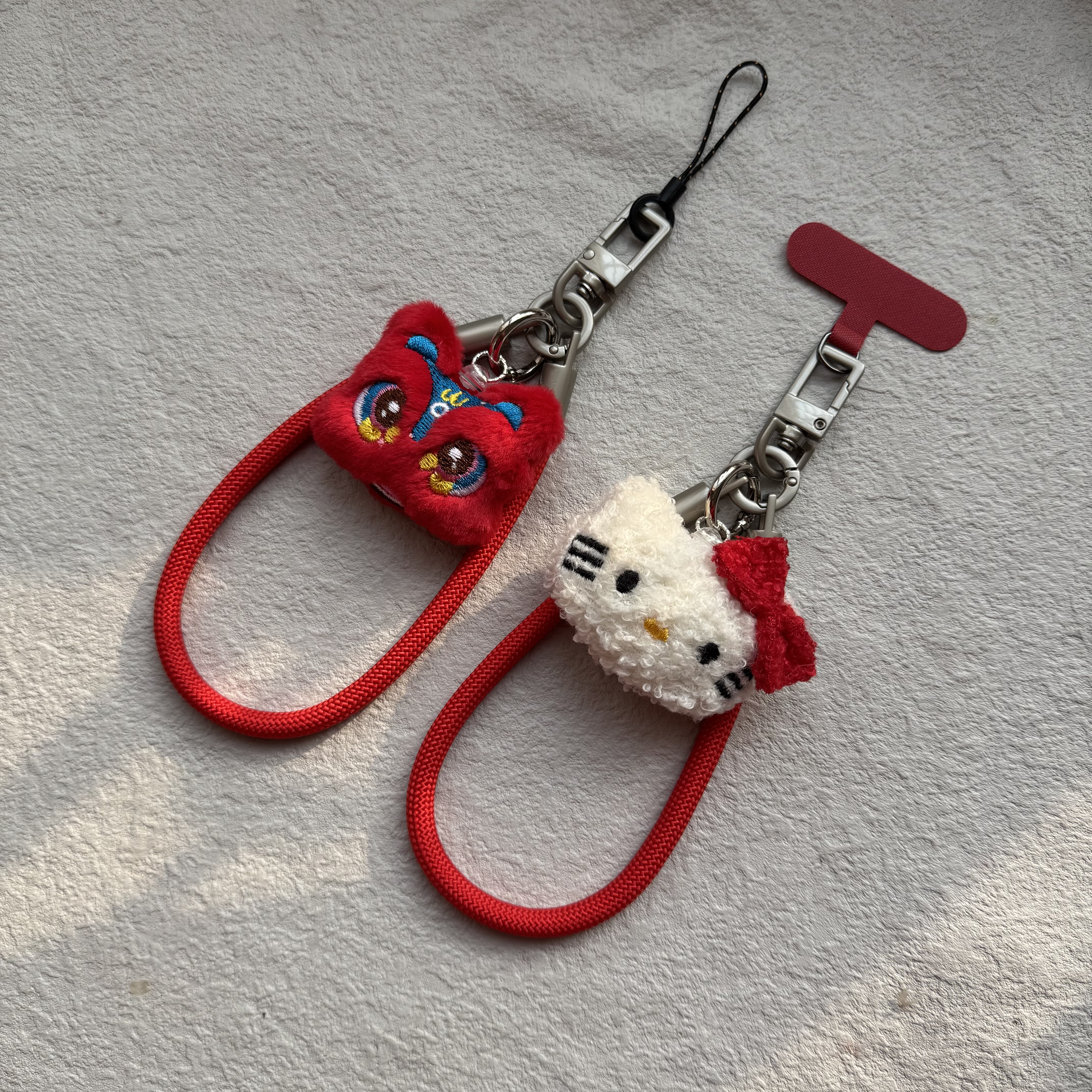 新年款毛绒KT猫咪醒狮手机壳夹片手腕绳挂件钥匙相机ccd挂饰挂链