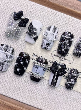 暗黑纯手工穿戴甲高级感显白轻奢美甲2026新年短梯方款女士杏仁款