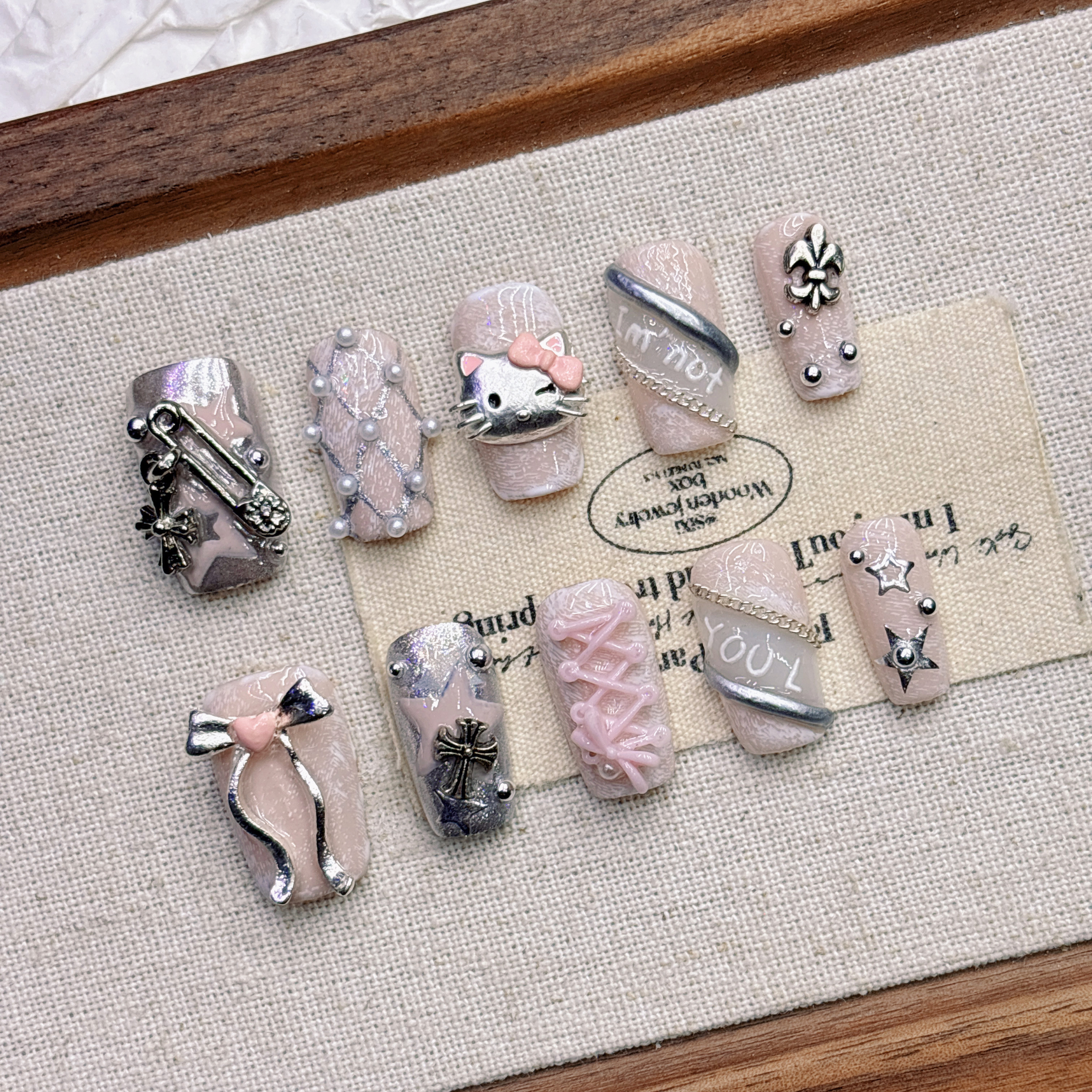 粉色少女心kt小猫立体浮雕纯手工穿戴甲精品高货重工轻奢短款杏仁,彩妆/香水/美妆工具,穿戴甲/甲片,淘宝优惠券,粉丝福利购,淘宝优惠卷