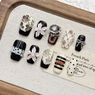 纯手工穿戴甲捏花ab款显白美甲2025新年短梯方款高货浪漫法式批发