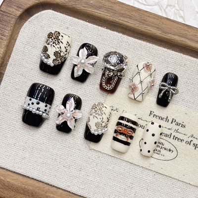 纯手工穿戴甲捏花ab款显白美甲2025新年短梯方款高货浪漫法式批发