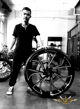 黑金定制哈雷改装路王双灯滑翔32寸超大轮毂bagger套件