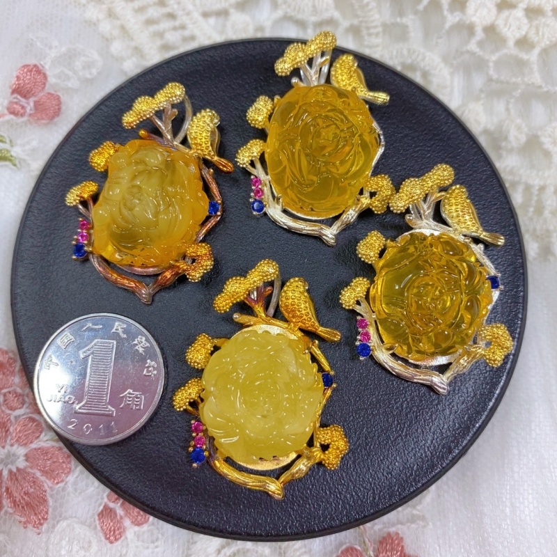 意工饰品黑金工艺。天然蜜蜡海蓝宝绿松石榴石粉晶紫锂辉吊坠戒指