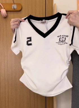 猫咪字母条纹V领正肩短袖T恤女
