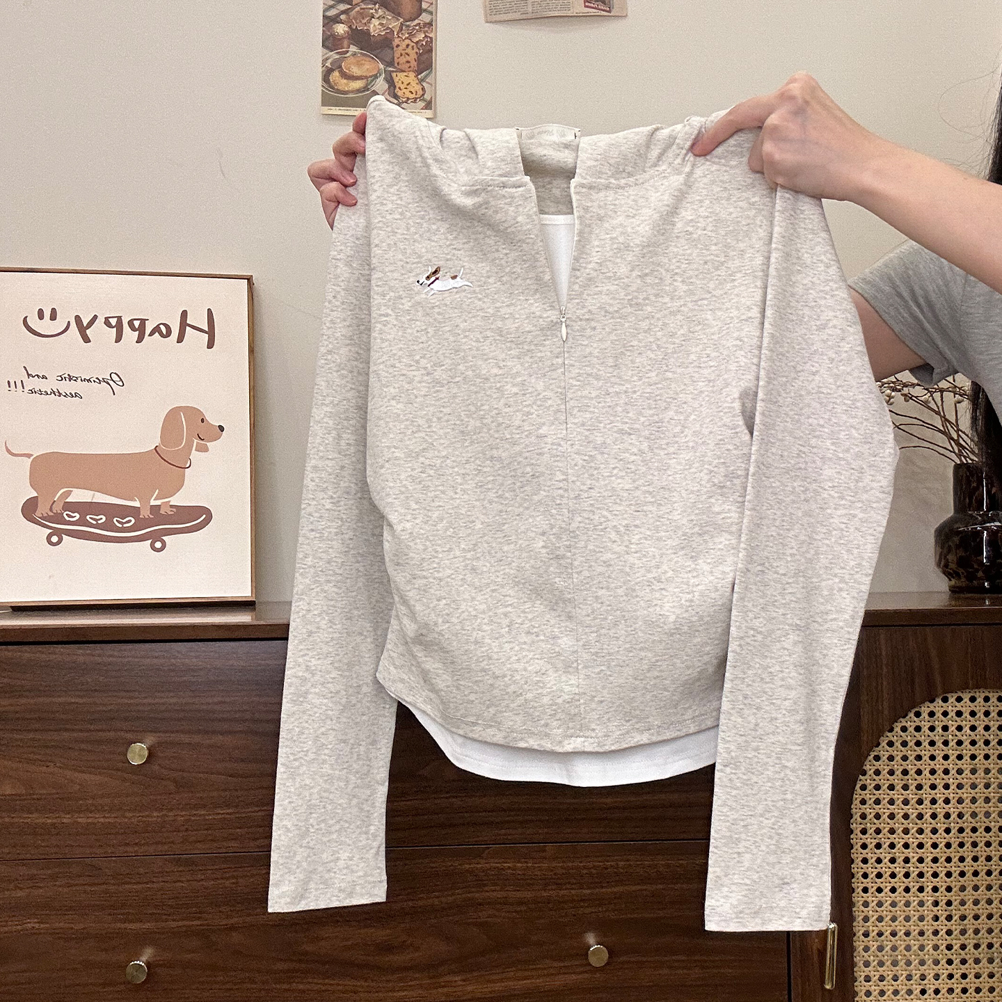 刺绣小狗假两件半拉链连帽长袖女