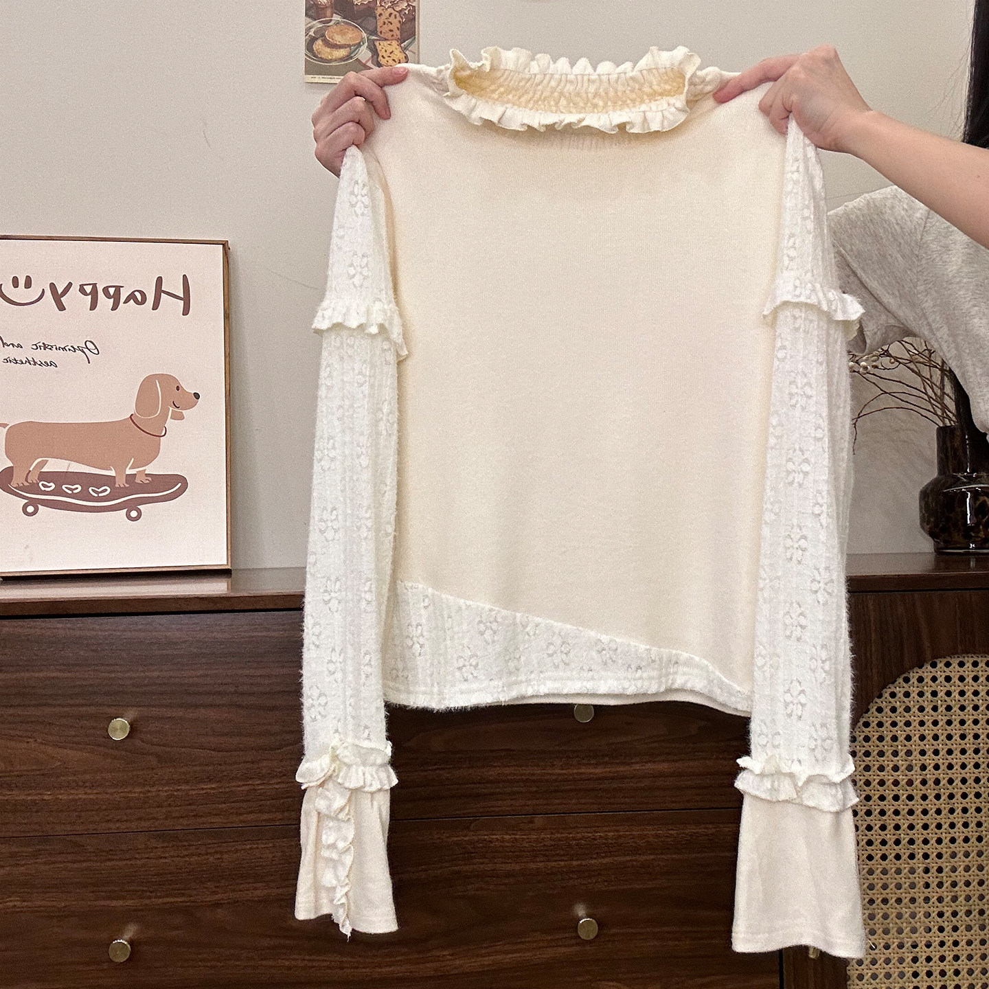 奶油的宇宙 蕾丝木耳边奶杏色针织内搭长袖女温柔风保暖打底上衣