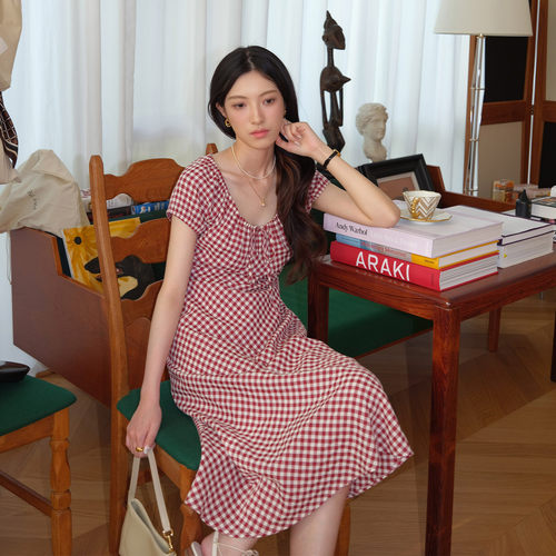 然若 法式红色格子连衣裙女夏2026新款今年流行爆款巨好看的裙子