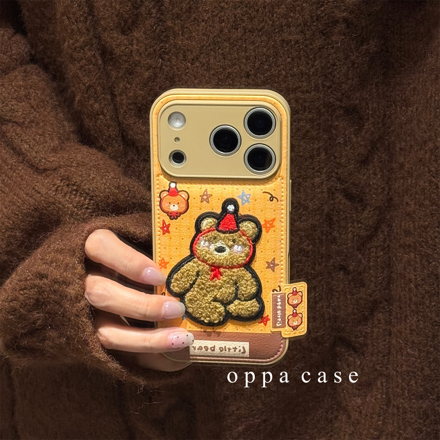 皮质可爱卡通刺绣帽子小熊适用苹果17promax手机壳iphone16新款15pro高级感女款14全包13防摔保护套