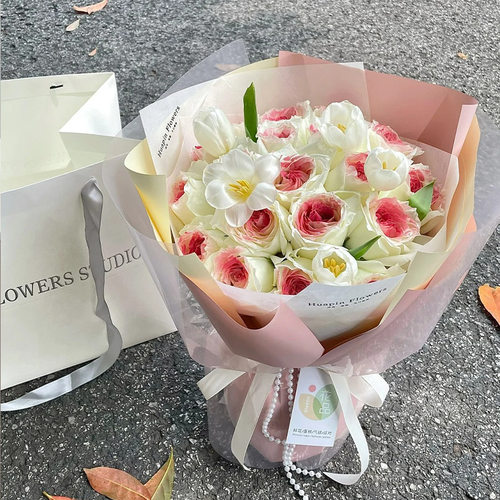 粉色白桃奶盖风华纸喷漆花束装饰