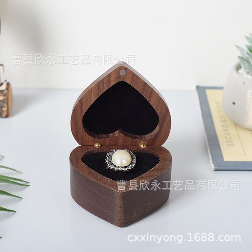 黑胡桃心形翻盖戒指盒