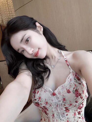 韩小鱼~韩国 shasha娇俏玫瑰印花蕾丝边收腰显瘦吊带露背上衣