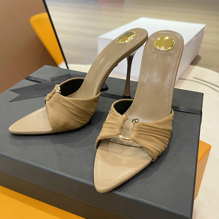 夏季杨树林新款金属扣褶皱尖头细跟凉拖鞋性感御姐凉鞋复古高跟鞋