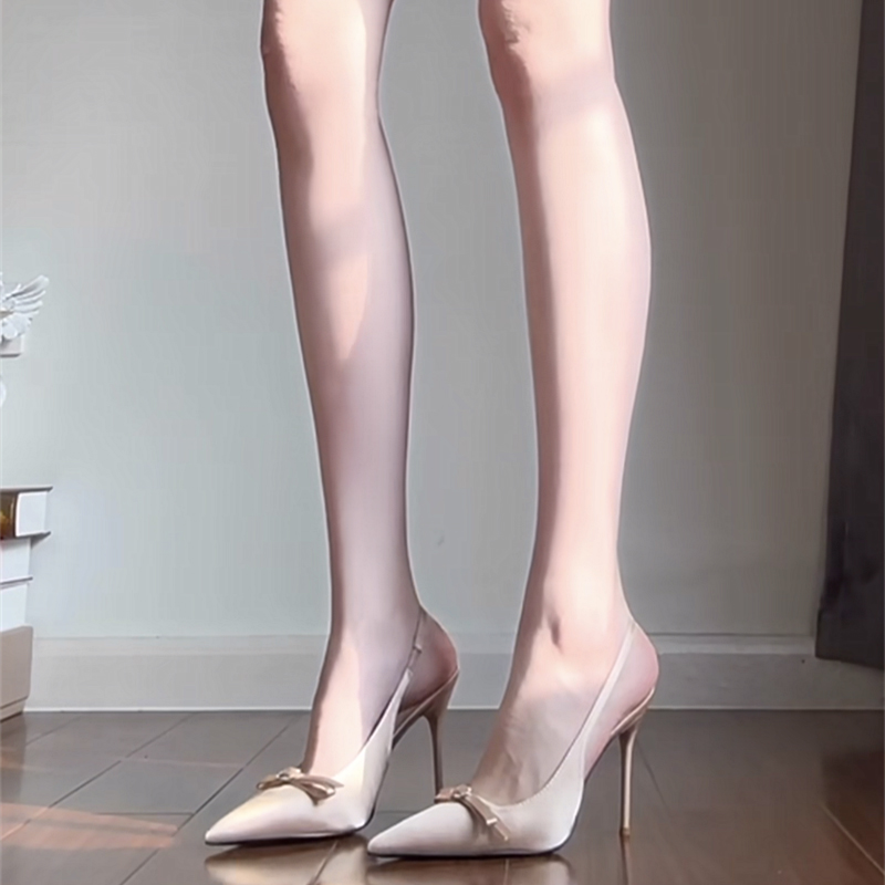 银戈玛细跟缎面羊皮尖头蝴蝶凉鞋