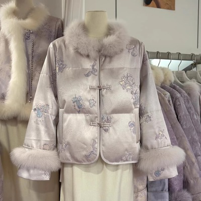 千金风狐狸毛领缎面刺绣羽绒服