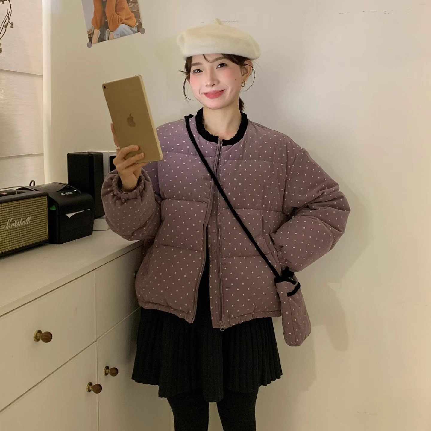 复古丝绒圆领波点配包包羽绒服