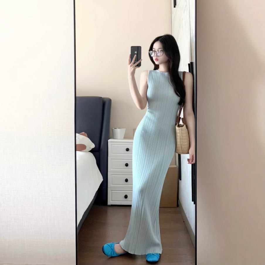法式复古浅蓝色温柔风冰丝无袖圆领连衣裙女夏季修身包臀针织