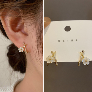 奥特莱斯品牌折扣店撤柜清仓捡漏镶钻花朵耳钉outlets女气质耳饰