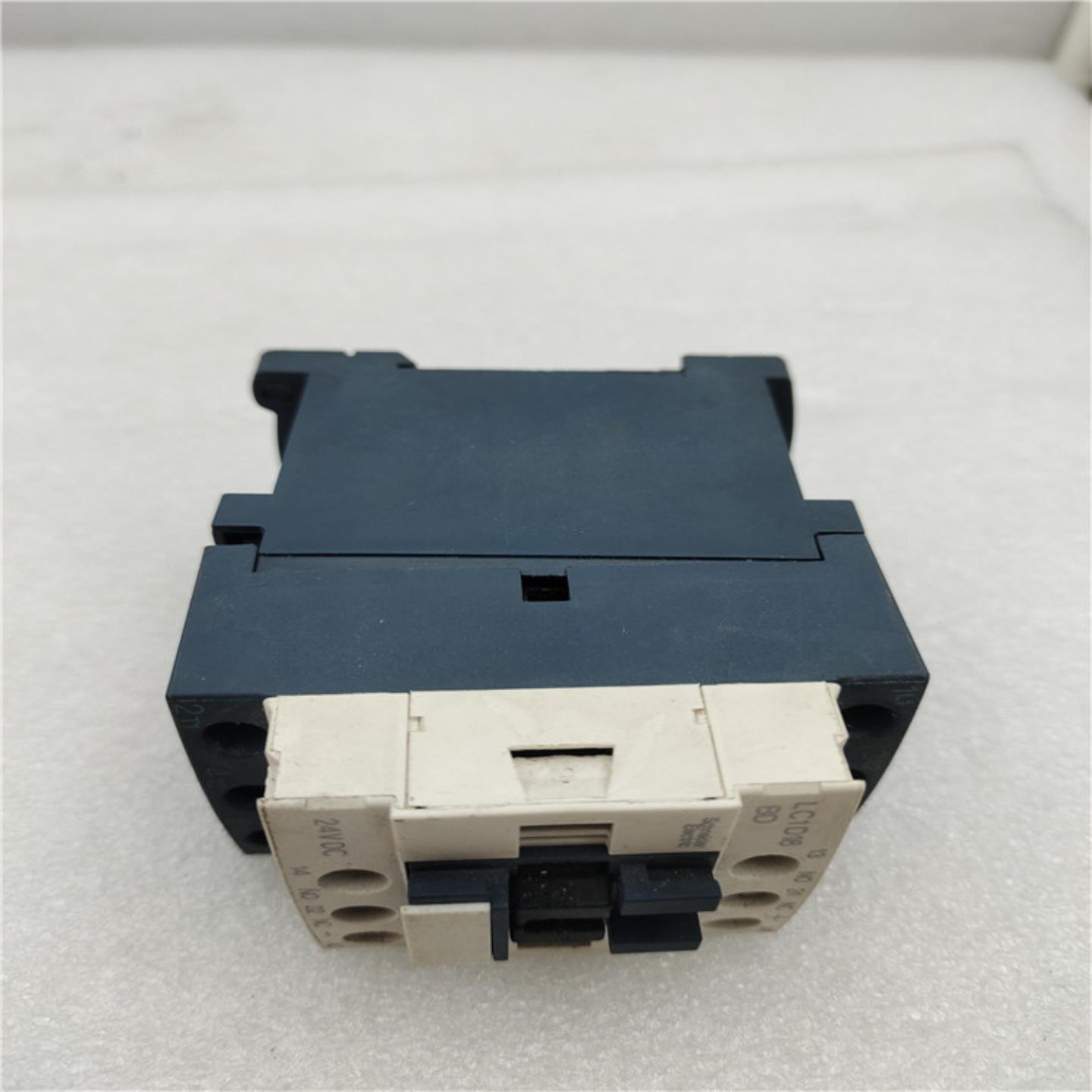 SCHNEIDER施耐德直流接触器LC1D18BDCLC1-D18BD