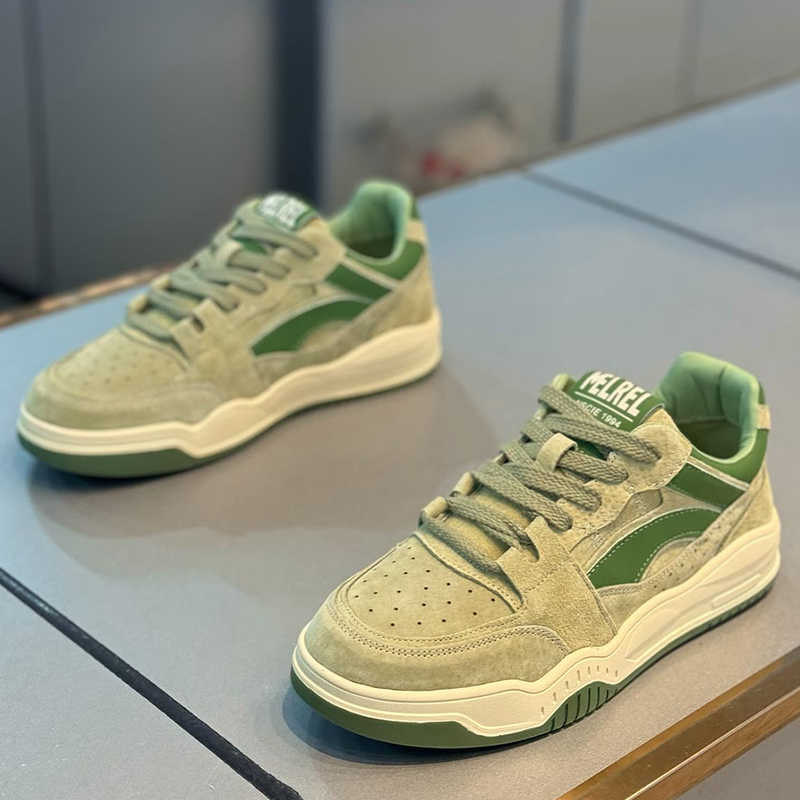 男鞋2025新款冬季潮流百搭休闲板鞋青少年潮牌高级感厚底运动潮鞋