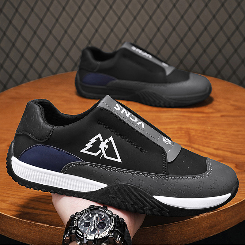 阿甘男鞋2026新款春季青少年防滑运动板鞋男士一脚蹬黑色皮面潮鞋