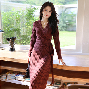 法式 显瘦一片式 连衣裙高级感 裹身裙焦糖红棕针织弹力气质修身 新款