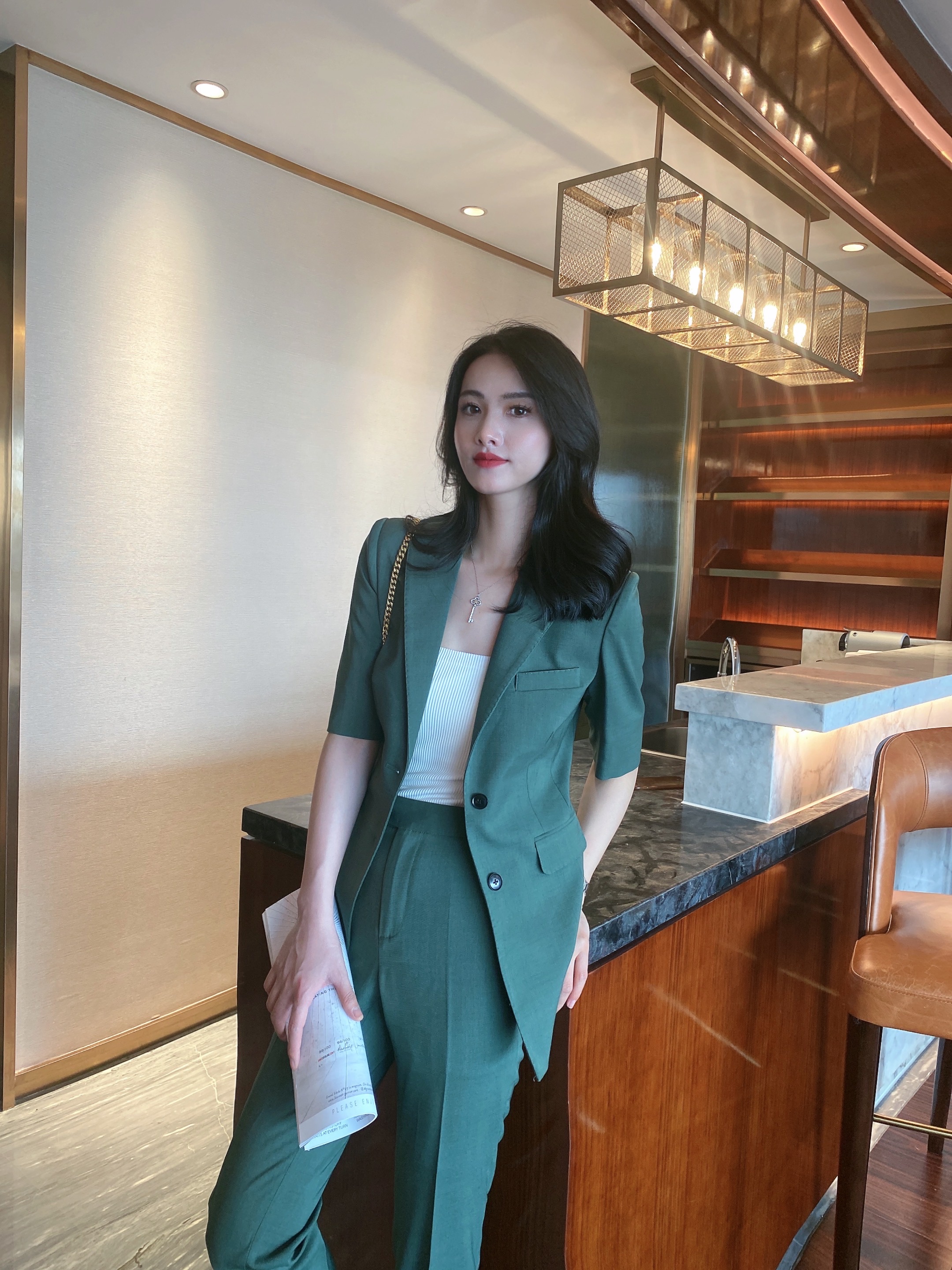 202年夏季职业套装修身时尚