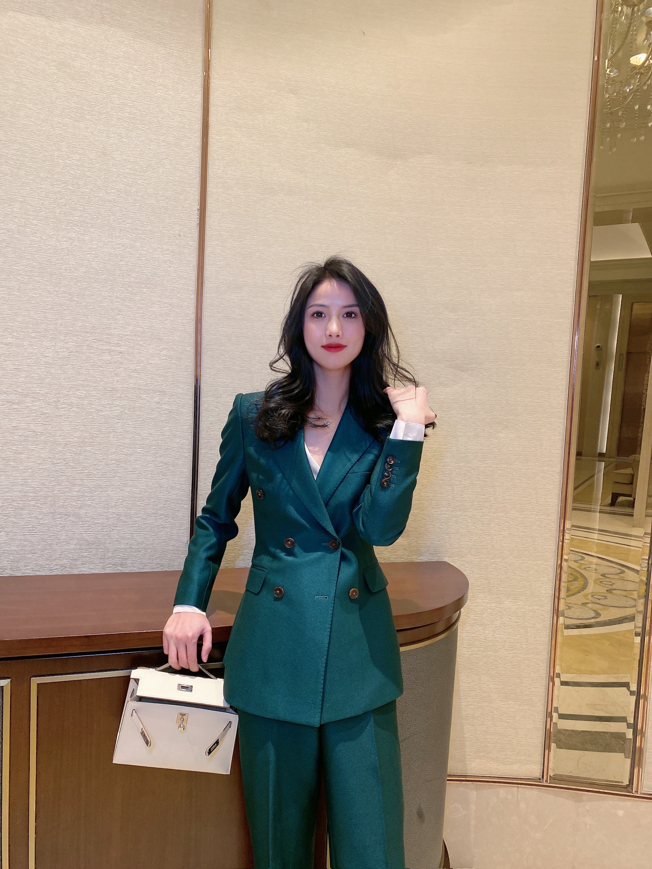 玛瑙绿双排扣修身西装套装女