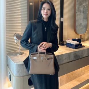 黑绿色冬季人字纹高智感收腰职业半身裙正装两件套九分裤修身西装