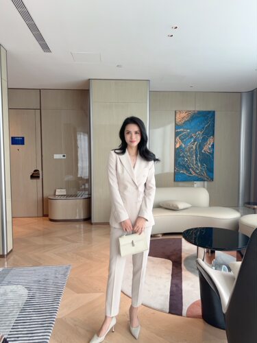 米色泡泡纱夏款半里衬女士职业西装时尚修身西服套装九分裤