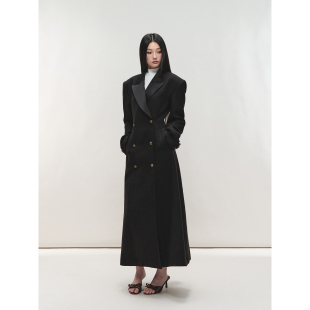 PEMPL 戗驳领垫肩廓形毛呢外套女黑色长款收腰缎面拼接粗花呢大衣