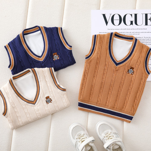 男女小童纯棉马甲小熊刺绣新款秋冬加绒保暖套头中性坎肩针织毛衣