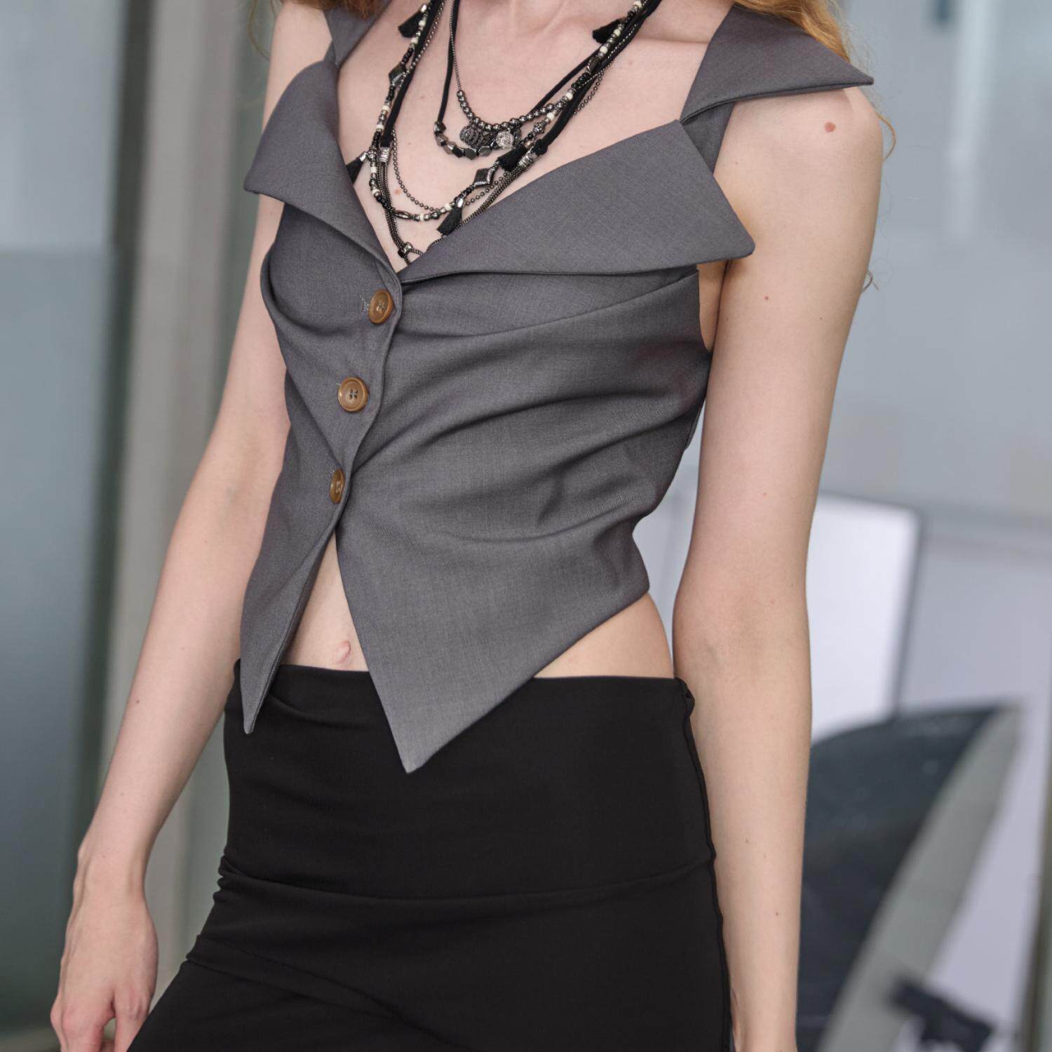TMSstudio 几何感立裁收腰尖角大翻领设计感灰色性感背心西装马甲