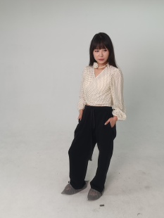 春款格格年轻小众化设计感黑点白点风少女风性感慵懒温柔上衣