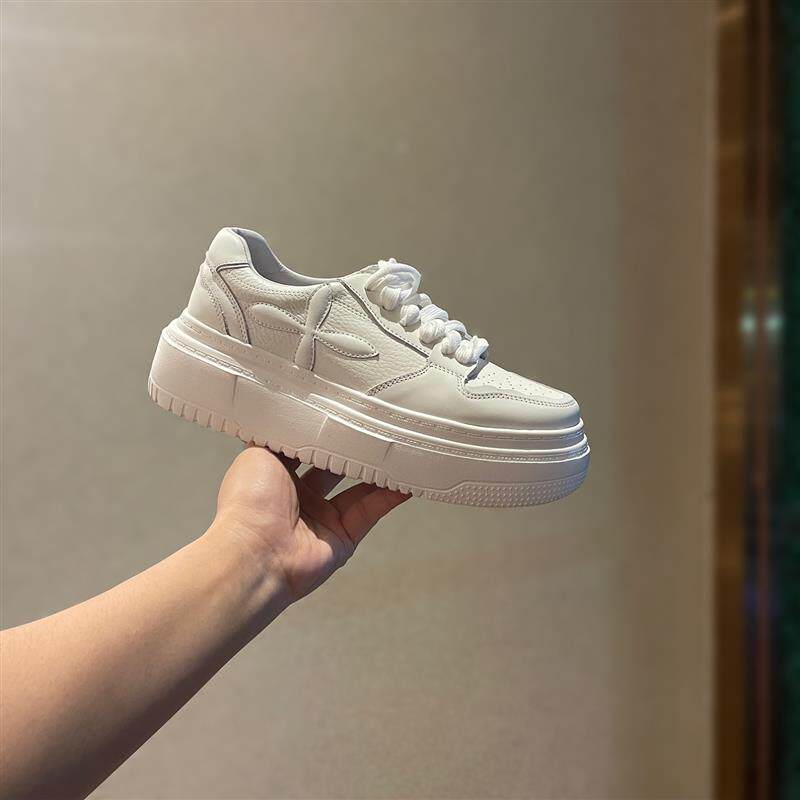 厚底小白鞋女款2026春季新款白色真皮面包鞋增高透气休闲运动板鞋